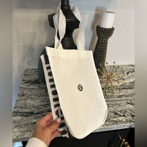 LULULEMON reusable tote bag (SMALL) black and white